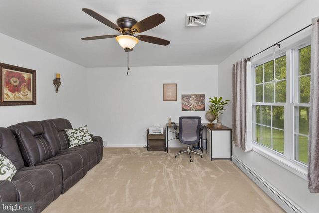 26 FENTON LN, Chesterfield, NJ 08515