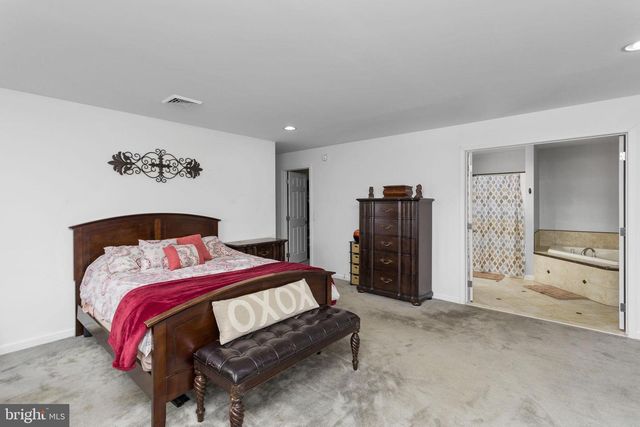 26 FENTON LN, Chesterfield, NJ 08515