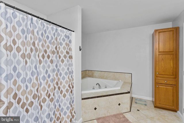 26 FENTON LN, Chesterfield, NJ 08515