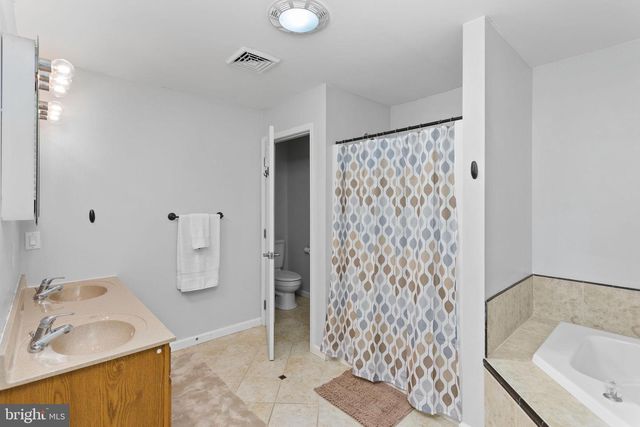 26 FENTON LN, Chesterfield, NJ 08515