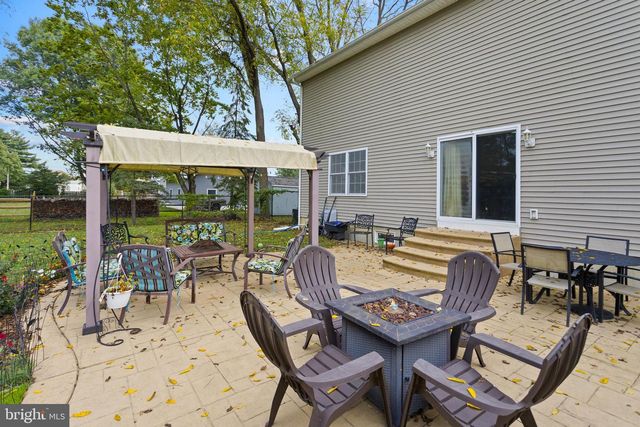 26 FENTON LN, Chesterfield, NJ 08515