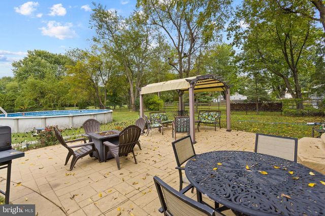 26 FENTON LN, Chesterfield, NJ 08515