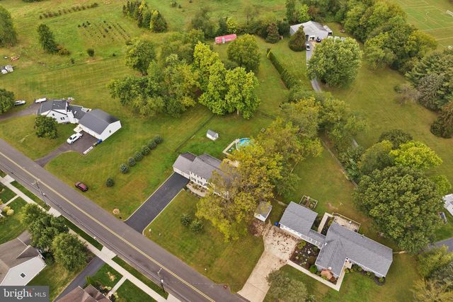 26 FENTON LN, Chesterfield, NJ 08515