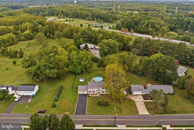 26 FENTON LN, Chesterfield, NJ 08515