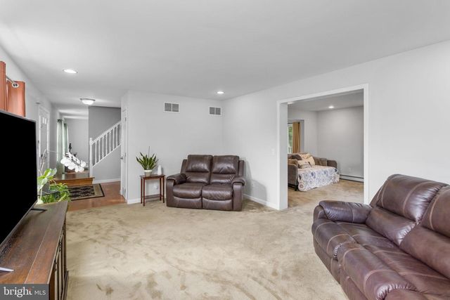 26 FENTON LN, Chesterfield, NJ 08515