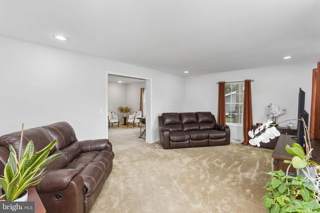 26 FENTON LN, Chesterfield, NJ 08515