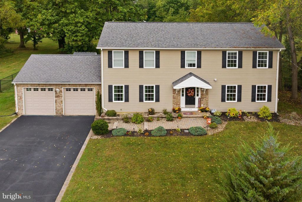 26 FENTON LN, Chesterfield, NJ 08515