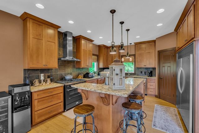 136 Rocky River Shores Dr, Rock Island, TN 38581
