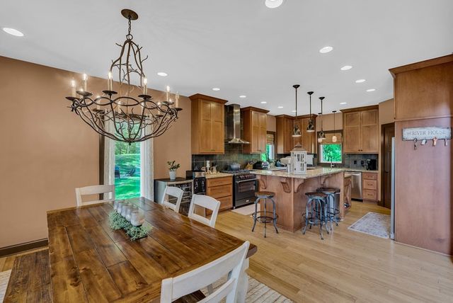 136 Rocky River Shores Dr, Rock Island, TN 38581