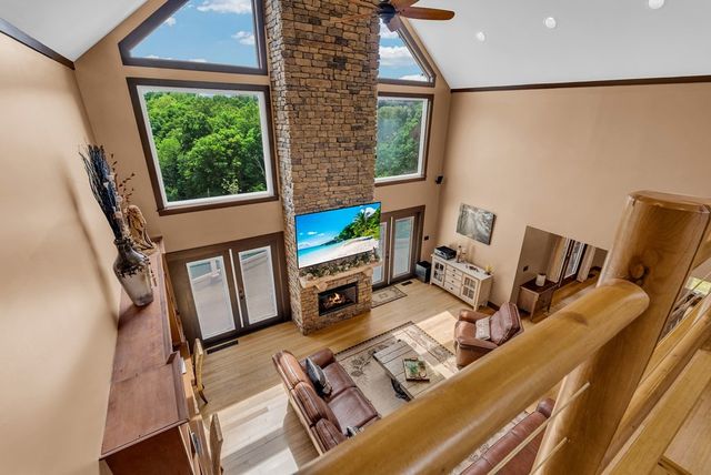 136 Rocky River Shores Dr, Rock Island, TN 38581