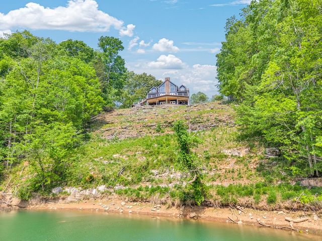 136 Rocky River Shores Dr, Rock Island, TN 38581