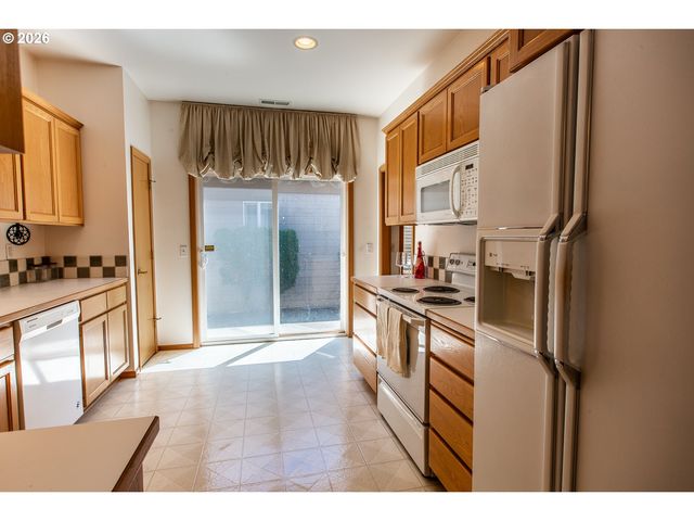 1875 LAKE COVE Ave, Eugene, OR 97408