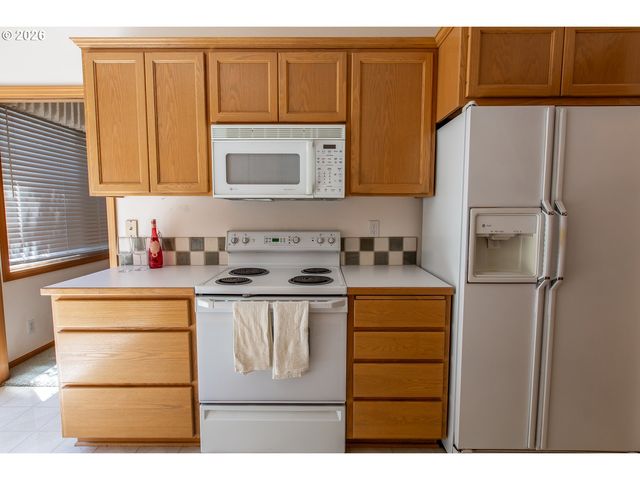1875 LAKE COVE Ave, Eugene, OR 97408