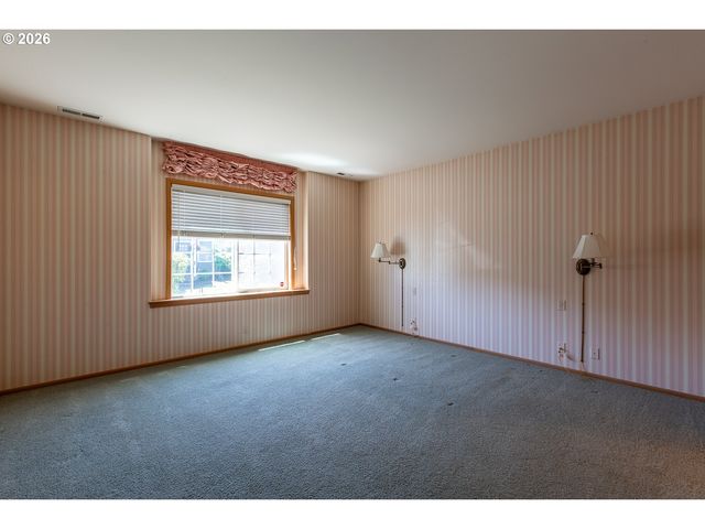 1875 LAKE COVE Ave, Eugene, OR 97408