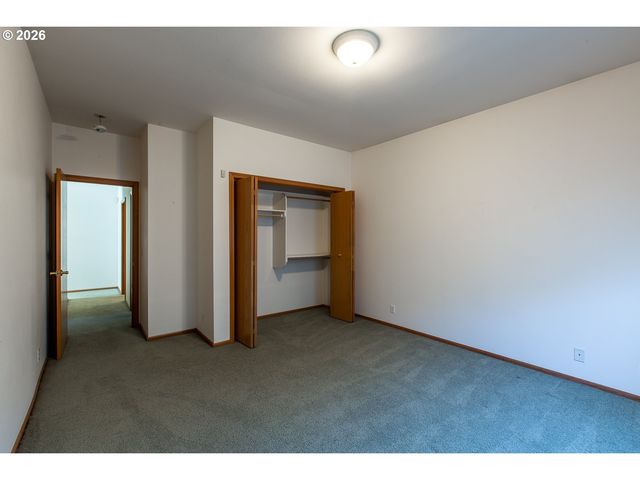 1875 LAKE COVE Ave, Eugene, OR 97408