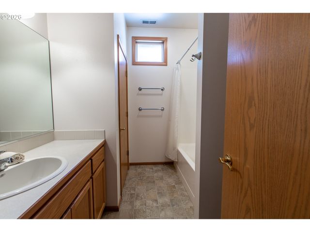 1875 LAKE COVE Ave, Eugene, OR 97408