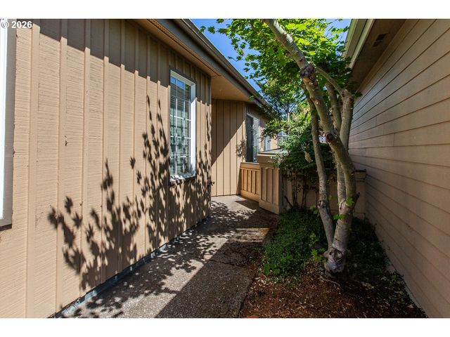1875 LAKE COVE Ave, Eugene, OR 97408