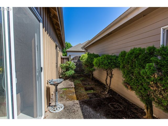 1875 LAKE COVE Ave, Eugene, OR 97408