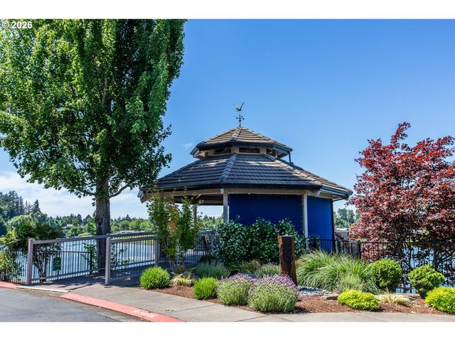 1875 LAKE COVE Ave, Eugene, OR 97408
