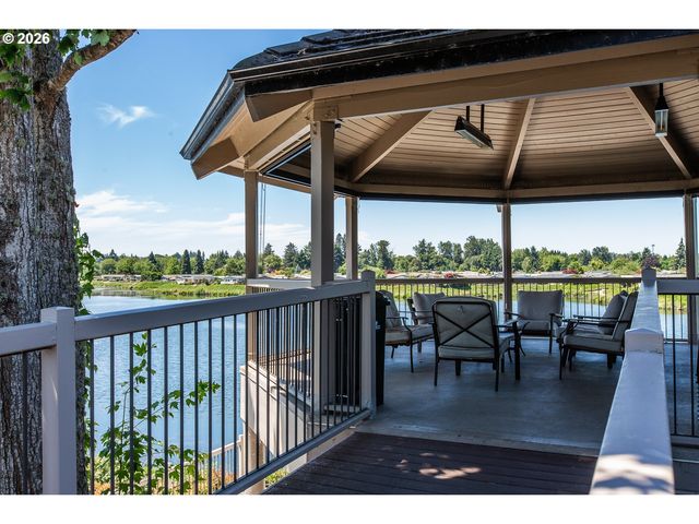 1875 LAKE COVE Ave, Eugene, OR 97408