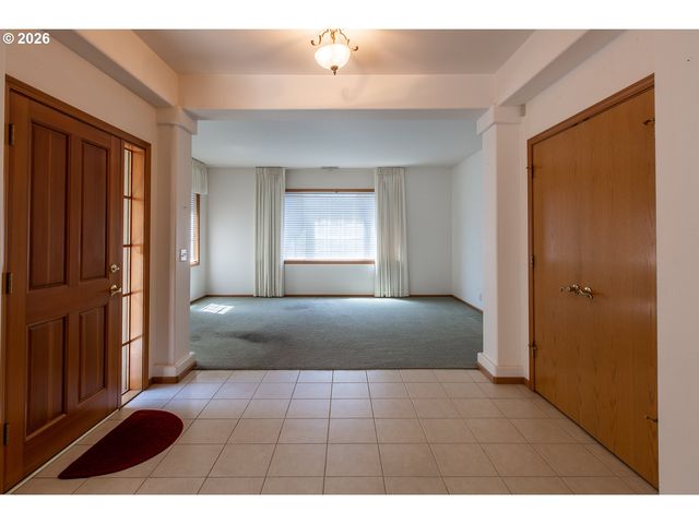 1875 LAKE COVE Ave, Eugene, OR 97408