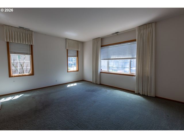 1875 LAKE COVE Ave, Eugene, OR 97408