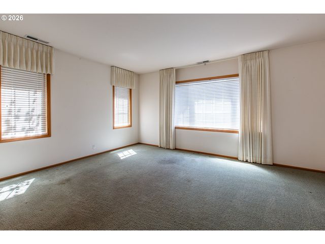 1875 LAKE COVE Ave, Eugene, OR 97408