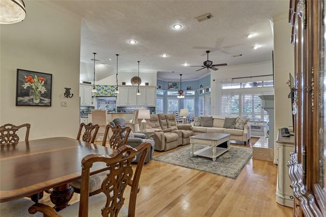 32 Hillwood Lane, Montgomery, TX 77356