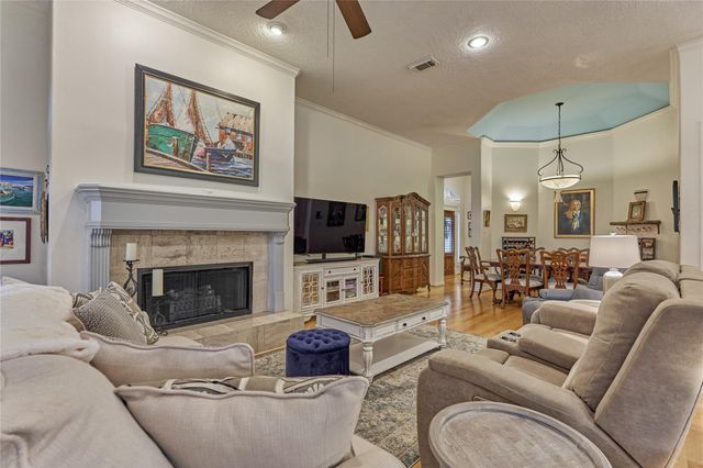 32 Hillwood Lane, Montgomery, TX 77356