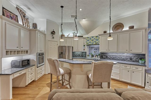 32 Hillwood Lane, Montgomery, TX 77356