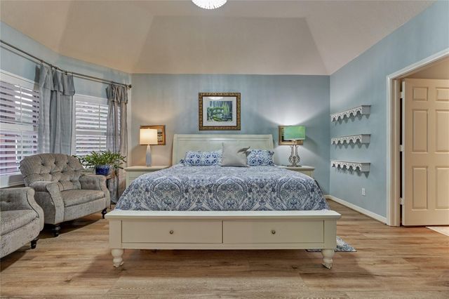 32 Hillwood Lane, Montgomery, TX 77356