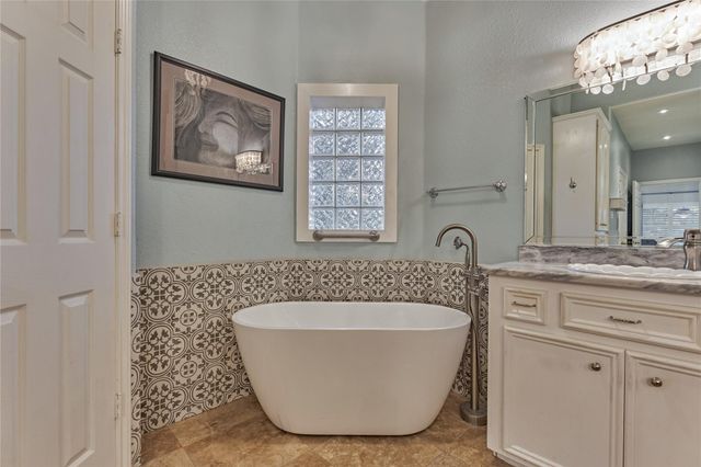 32 Hillwood Lane, Montgomery, TX 77356