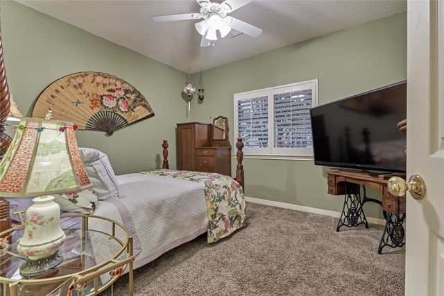 32 Hillwood Lane, Montgomery, TX 77356