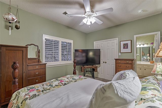 32 Hillwood Lane, Montgomery, TX 77356