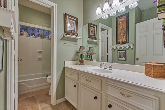 32 Hillwood Lane, Montgomery, TX 77356