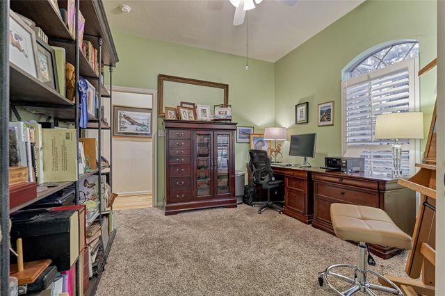 32 Hillwood Lane, Montgomery, TX 77356