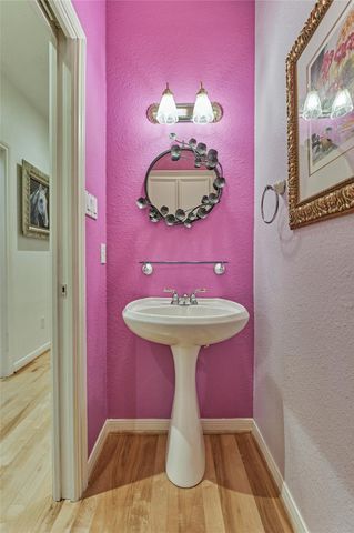 32 Hillwood Lane, Montgomery, TX 77356