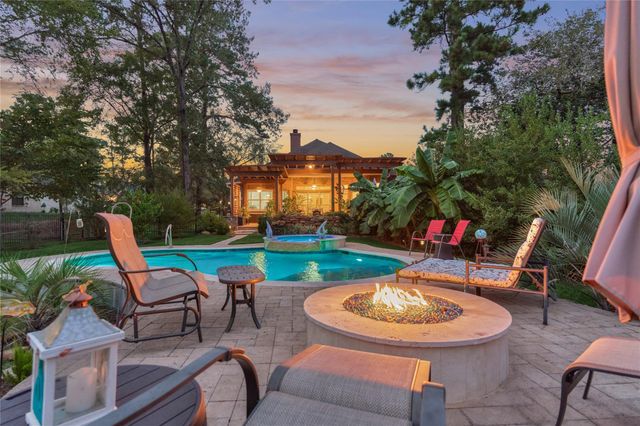 32 Hillwood Lane, Montgomery, TX 77356