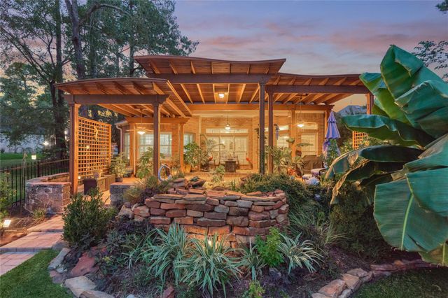 32 Hillwood Lane, Montgomery, TX 77356