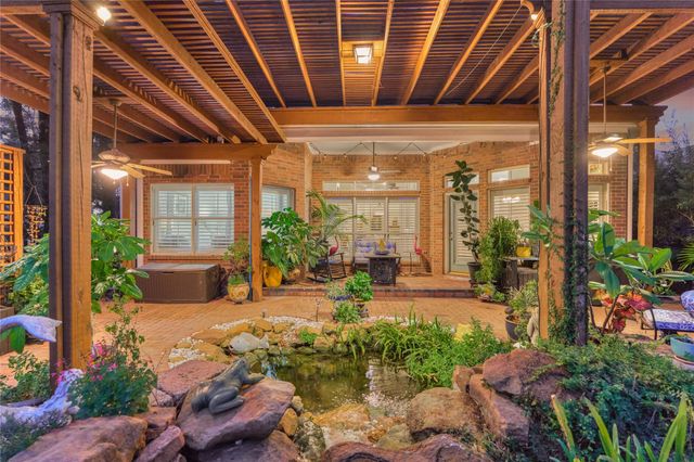 32 Hillwood Lane, Montgomery, TX 77356