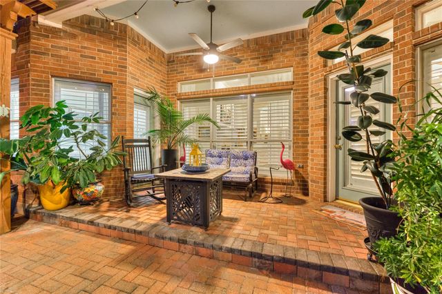 32 Hillwood Lane, Montgomery, TX 77356