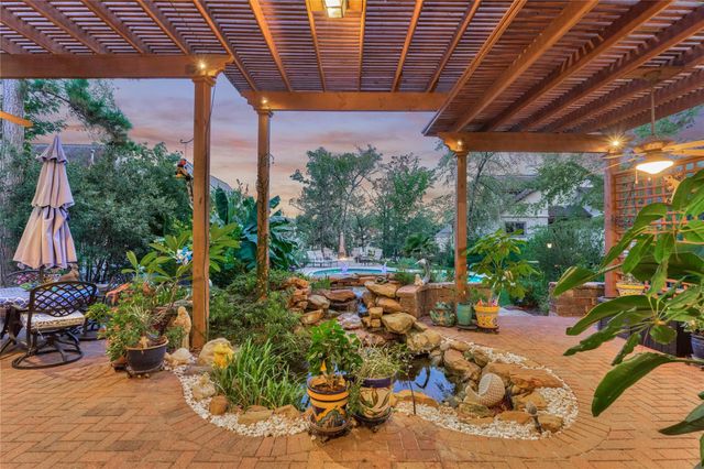 32 Hillwood Lane, Montgomery, TX 77356