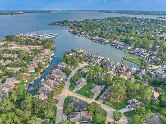 32 Hillwood Lane, Montgomery, TX 77356