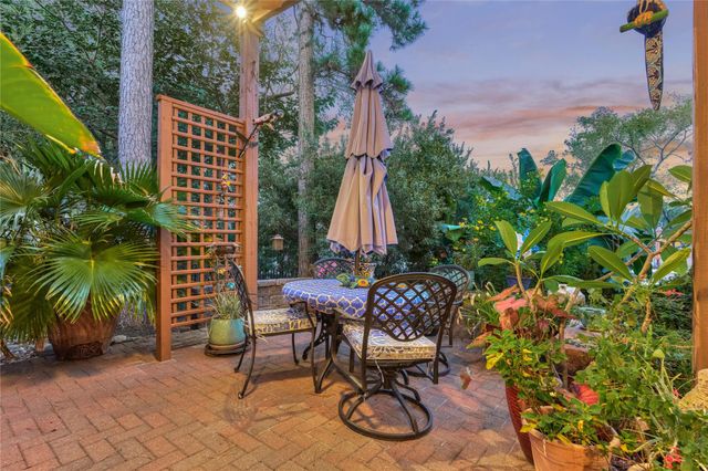 32 Hillwood Lane, Montgomery, TX 77356