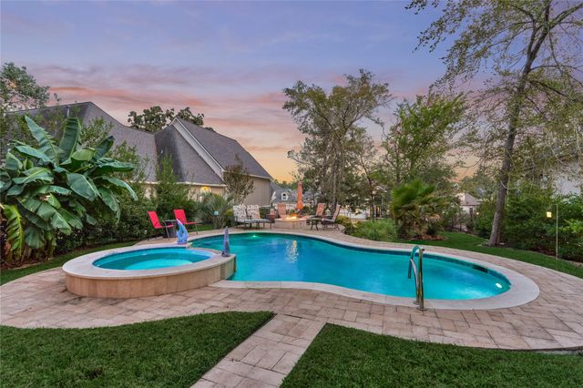 32 Hillwood Lane, Montgomery, TX 77356