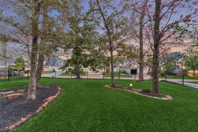 32 Hillwood Lane, Montgomery, TX 77356