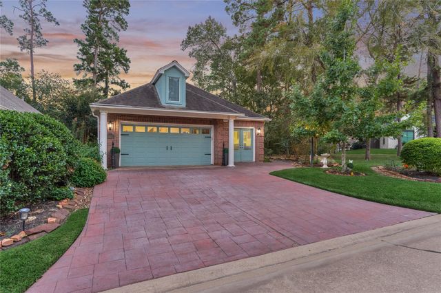 32 Hillwood Lane, Montgomery, TX 77356
