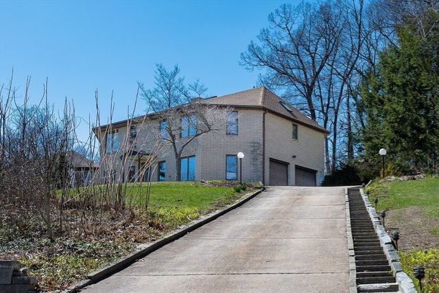 63 Jarvis Ave, Holyoke, MA 01040