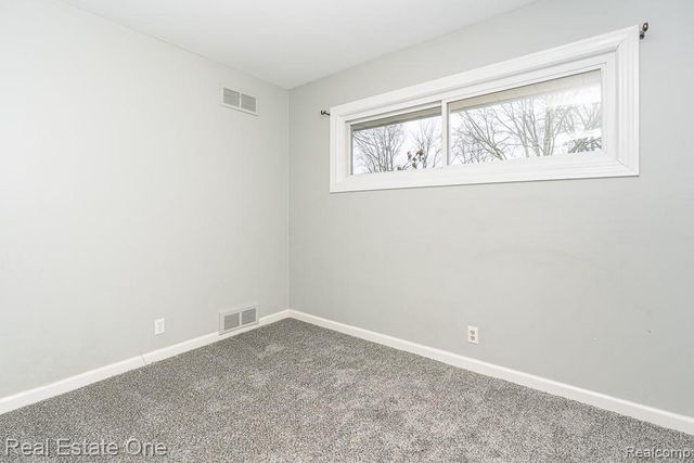 125 Sheffield Drive, Troy, MI 48083