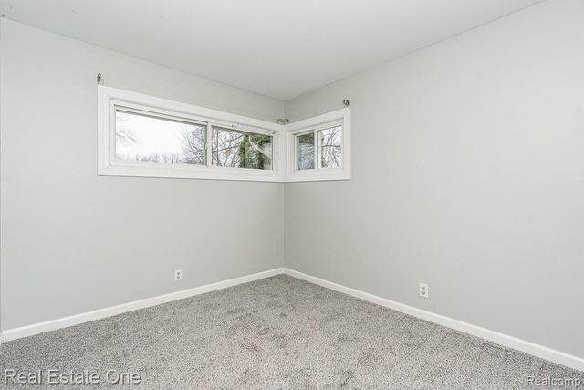 125 Sheffield Drive, Troy, MI 48083